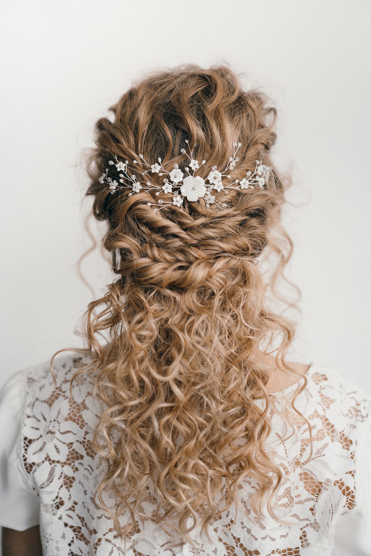 Glamorous Bridal Accessories. Desktop Image